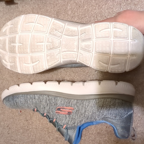 Sketchers Slip In Tennis Shoes. Size 8. - Picture 2 of 3